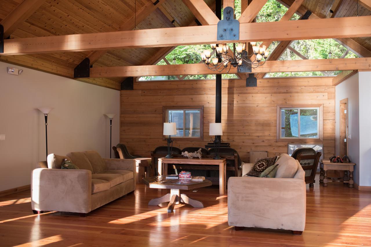 Homfray Lodge Desolation Sound Екстериор снимка