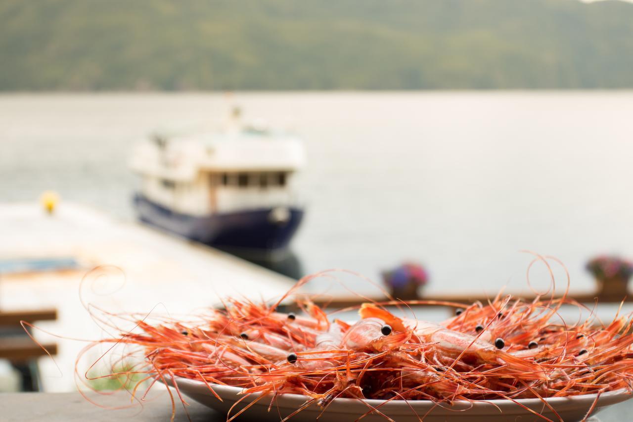 Homfray Lodge Desolation Sound Екстериор снимка